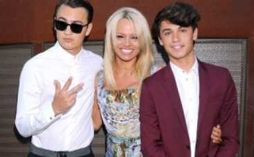 Памела Андерсон прячет сыновей от звездной жизни