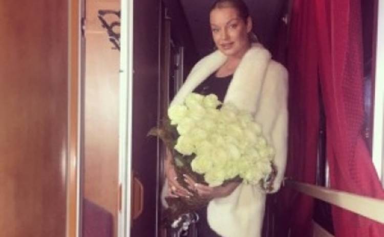 Анастасия Волочкова устроила пьянку в поезде (ВИДЕО)