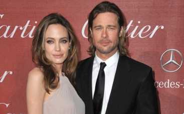 Брэд Питт борется с женой-клюшкой (ФОТО)