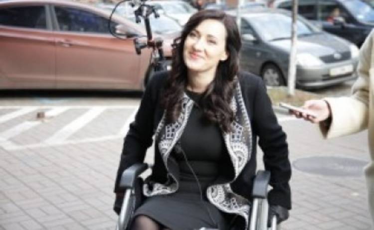 Соломия Витвицкая и Ирэна Карпа провели один день в инвалидной коляске