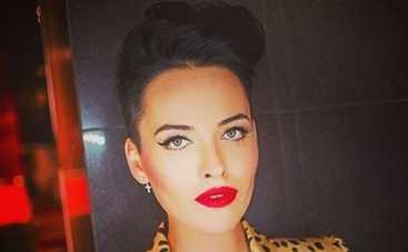 Даша Астафьева запуталась в покрывале (ФОТО)