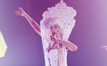 Оля Полякова подарила свой поцелуй бойцу АТО