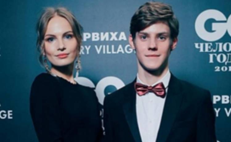 Сын Олега Табакова кутит с актрисой и поделился откровенными фото