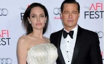 Анджелина Джоли следила за Брэдом Питтом в ванной