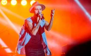 Макса Барских в Виннице встречали дети с караваем и стихами (ФОТО)