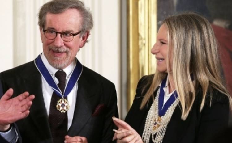 Стивен Спилберг и Барбра Стрейзанд получили Президентскую медаль Свободы (ФОТО)