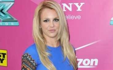 Бритни Спирс показала плоский живот (ФОТО)