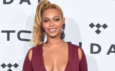 Бейонсе перевоплотилась в рождественскую елку (ФОТО)