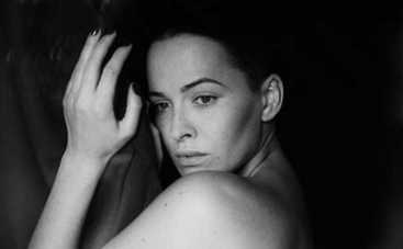 Даша Астафьева пригрела на груди сову и растлила школьников (ФОТО, ВИДЕО)