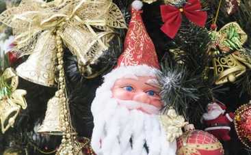 Куда сходить в Киеве: елочные игрушки из бумаги, дерева и ваты на исторической елке (ФОТО)