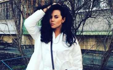 Настя Каменских пришла на пляж в бикини (ФОТО)