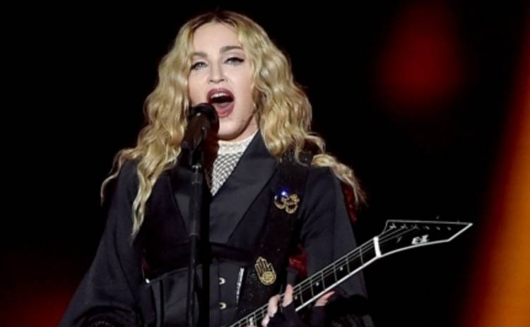 Мадонна опоздала на концерт и выступила пьяной (ВИДЕО)