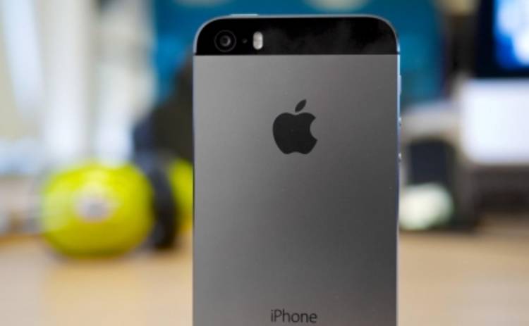 Новый айфон Apple представит 21 марта