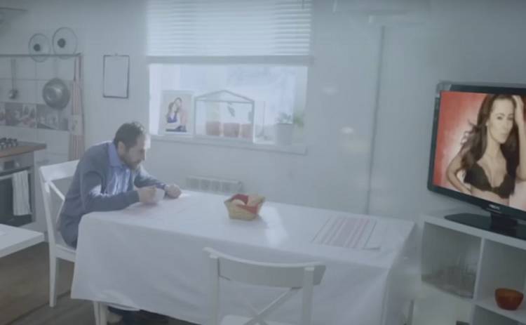 В России сняли эротическую рекламу для автомобиля Лада