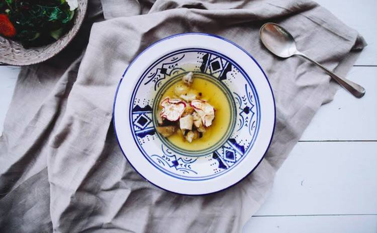 Суп с сельдереем и белыми грибами. Рецепт Евгения Клопотенко
