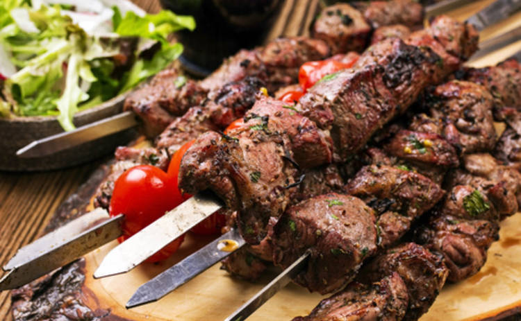 Майские праздники 2019: правильный выбор мяса для шашлыка