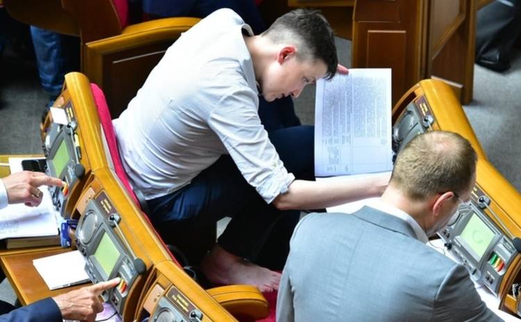 Савченко в Раде разулась перед Тимошенко (фото)