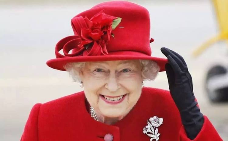 Королева Англии в 90 лет стала моделью (фото)