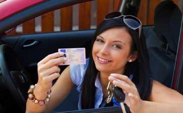 Украинцам разрешили менять права по интернету