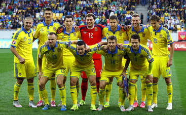Порошенко поддержал сборную Украины фрагментами былых побед (видео)