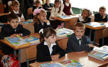В Украине учебный год официально стал на месяц длиннее (документ)