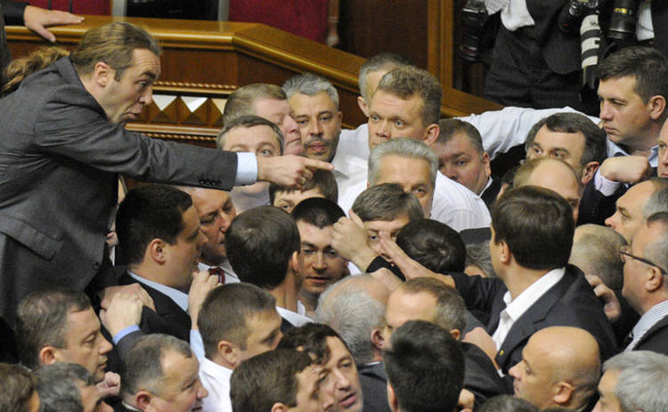 Украинские депутаты-драчуны стали кумирами китайских панков (фото, видео)