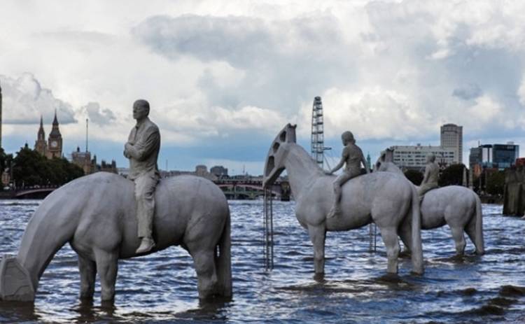 В Лондоне появились исчезающие скульптуры (фото, видео)