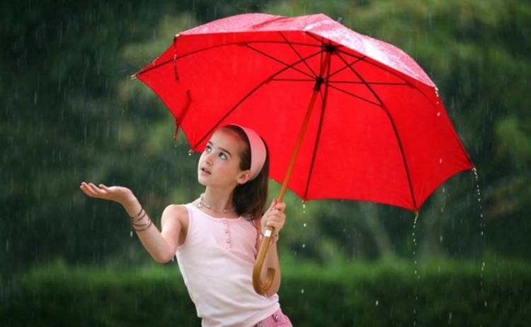 Японцы создали зонт, предсказывающий погоду