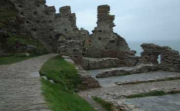 Британские археологи нашли замок короля Артура (фото)