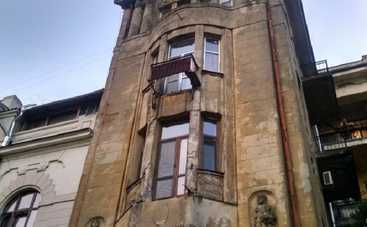 В центре Одессы обвалились балконы столетнего дома