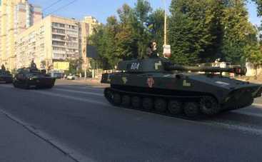 Военная техника испортила киевские дороги (фото)