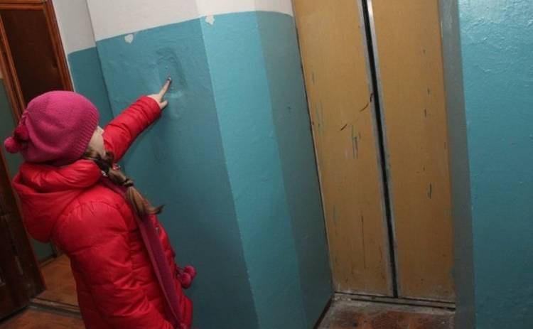 В Киеве оборвался лифт с людьми