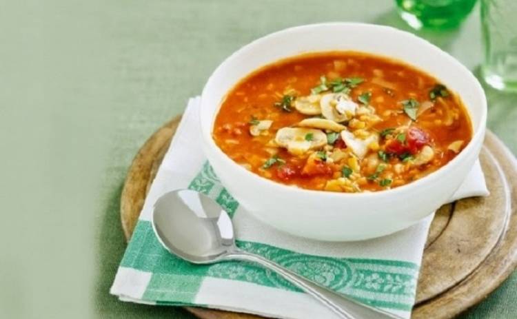 Острый томатный суп с грибами и чечевицей (рецепт)