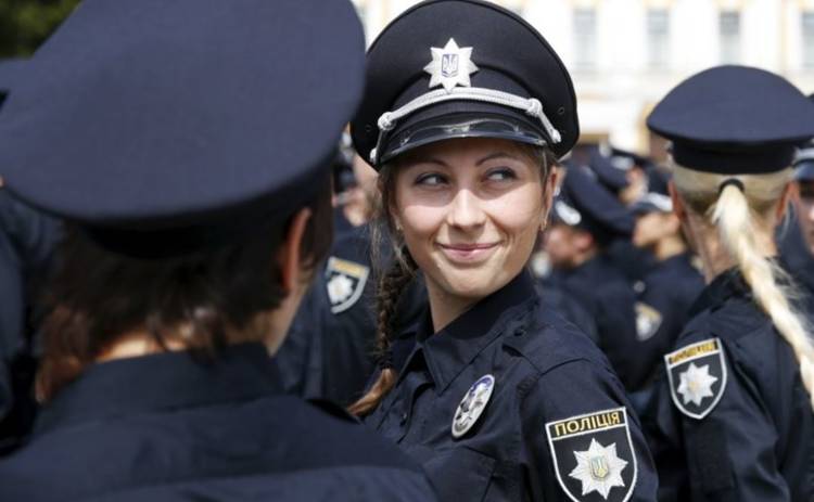 Девушек-полицейских на улицах станет меньше