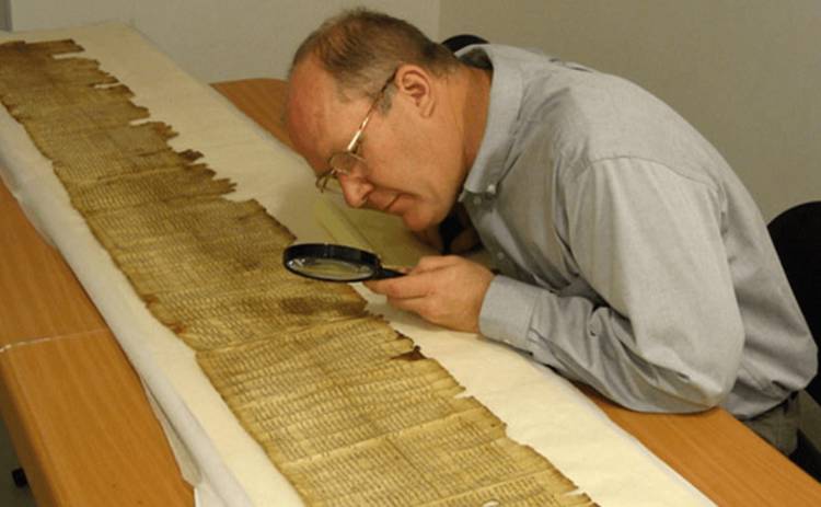 Ученые расшифровали древнейший свиток Ветхого Завета (фото)
