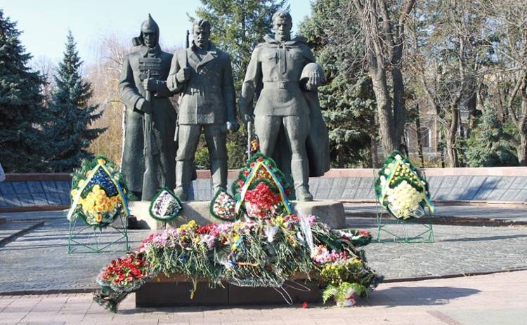 День освобождения Украины от фашистских захватчиков-2016: история и традиции