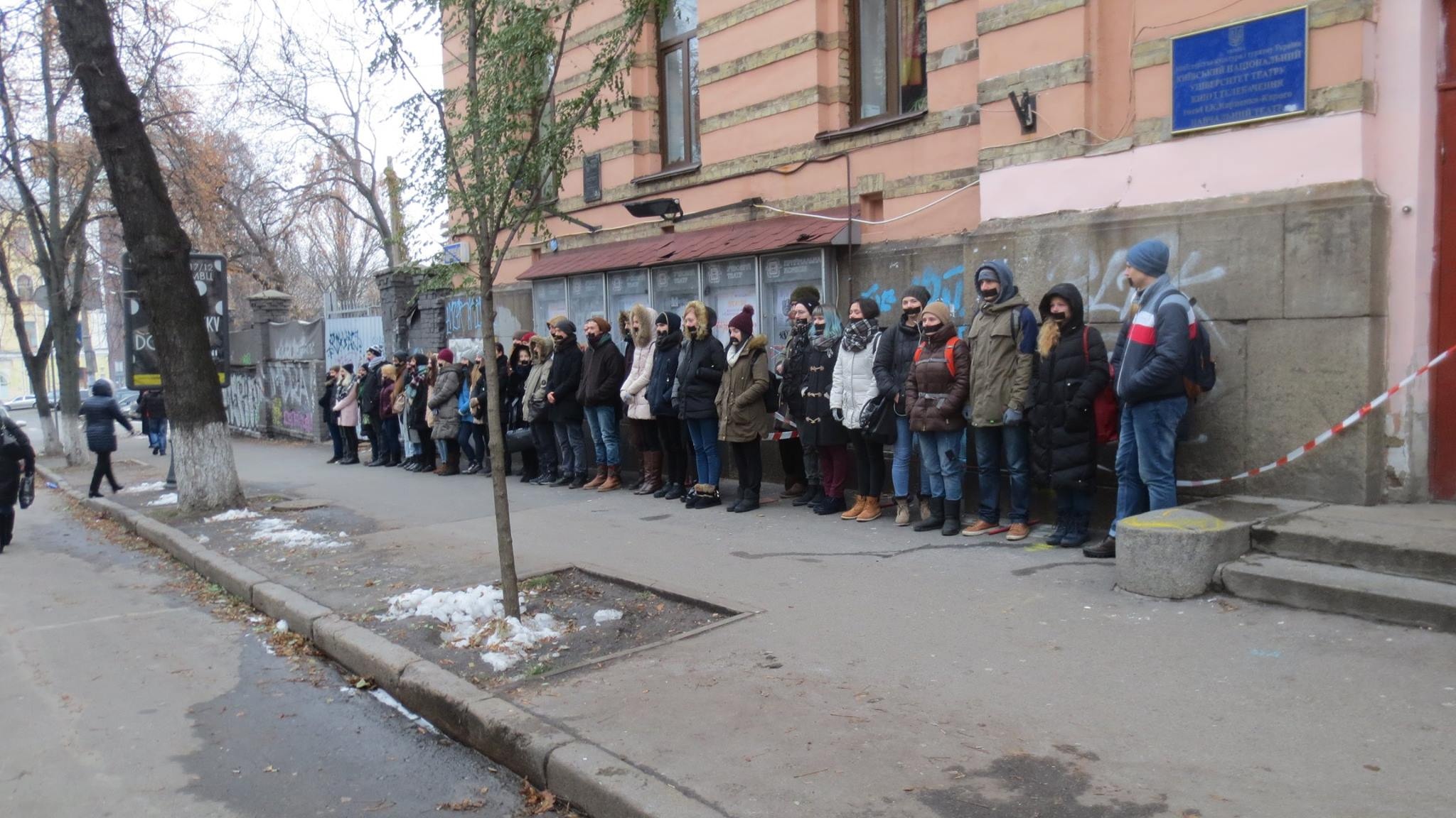 kievskie-studenty-ustroili-molchalivyy-protest-foto2