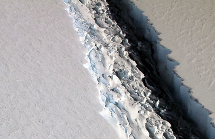 na-antarkticheskom-poluostrove-obnaruzhena-ogromnaya-treshchina-foto1
