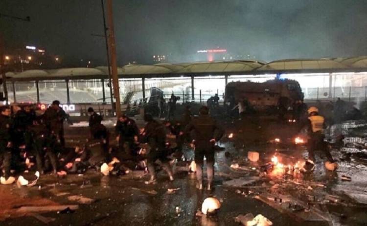 В Стамбуле прогремел мощный взрыв (видео)