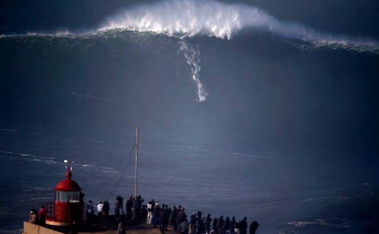 В Атлантическом океане зафиксировали самую высокую в мире морскую волну
