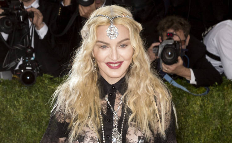 Мадонна обновила себе «пятую точку» (видео)