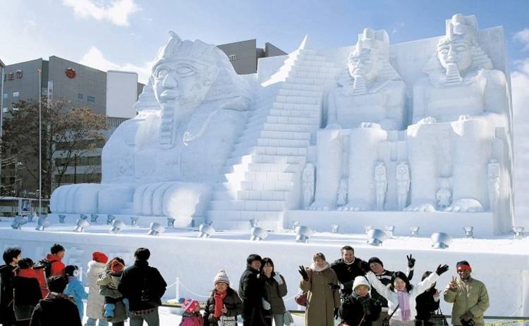 В Китае построили 34-метрового снеговика (видео)