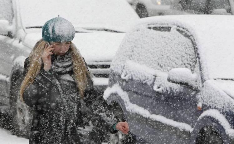 Сегодня украинцам обещают небольшой снег и гололедицу