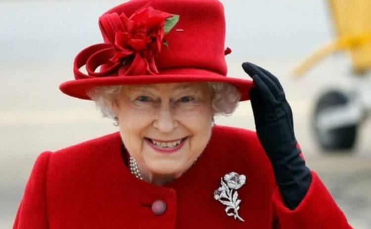 Королева Англии чуть не стала мишенью для собственного охранника