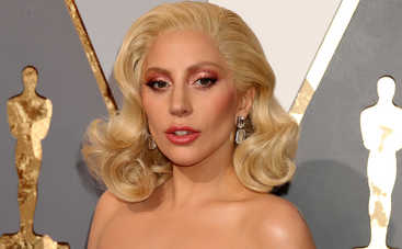 Леди Гага научила маму делать сальто (видео)