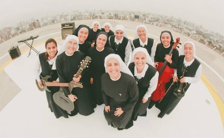 Рок-группа монахинь из Перу покорила Папу Римского (видео)