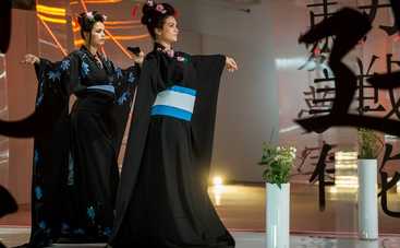 В Киеве дефилировали красавицы с пышными формами в эксклюзивных кимоно