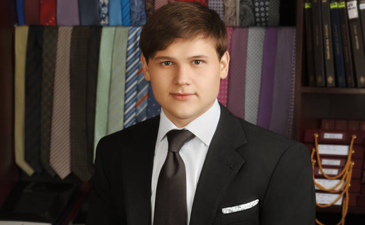 Александр Порядинский примерил костюм президента
