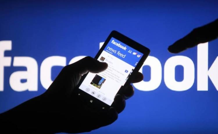 Facebook собирает голые фото своих пользователей