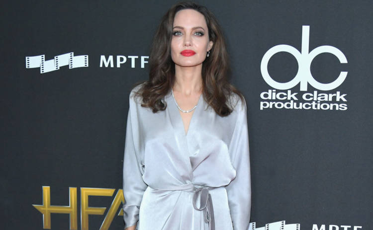 Зачем Анджелина Джоли занялась оккультизмом?
